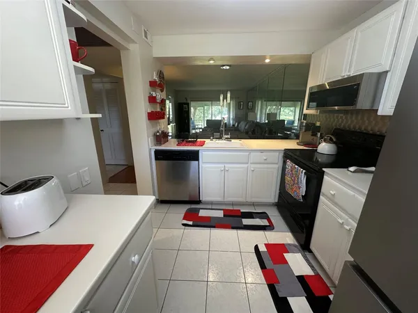 $3,000 | 4502 Martinique Way, Unit G2, Coconut Creek, FL 33066