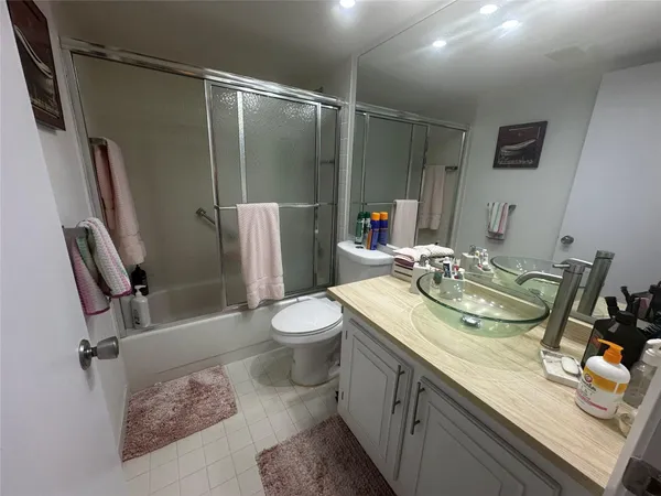 $3,000 | 4502 Martinique Way, Unit G2, Coconut Creek, FL 33066