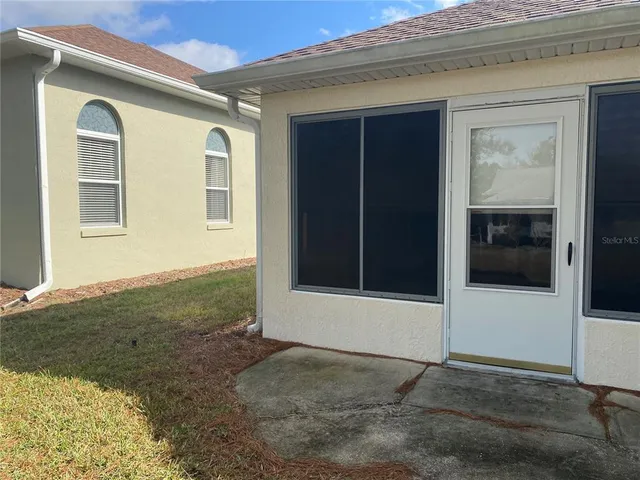 a view of a yard in front of house