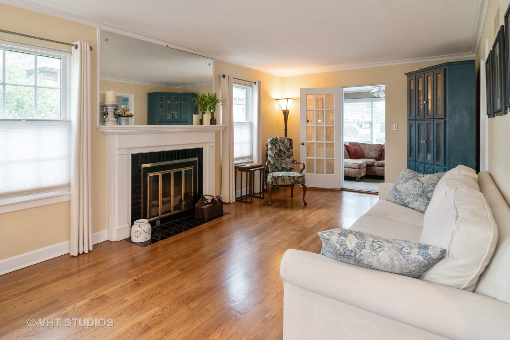 591 East Parkway Road Riverside, IL 60546 - Photo 3 of 22