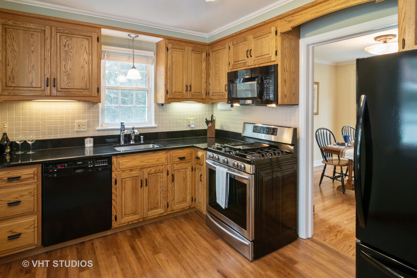 591 East Parkway Road Riverside, IL 60546 - Photo 4 of 22