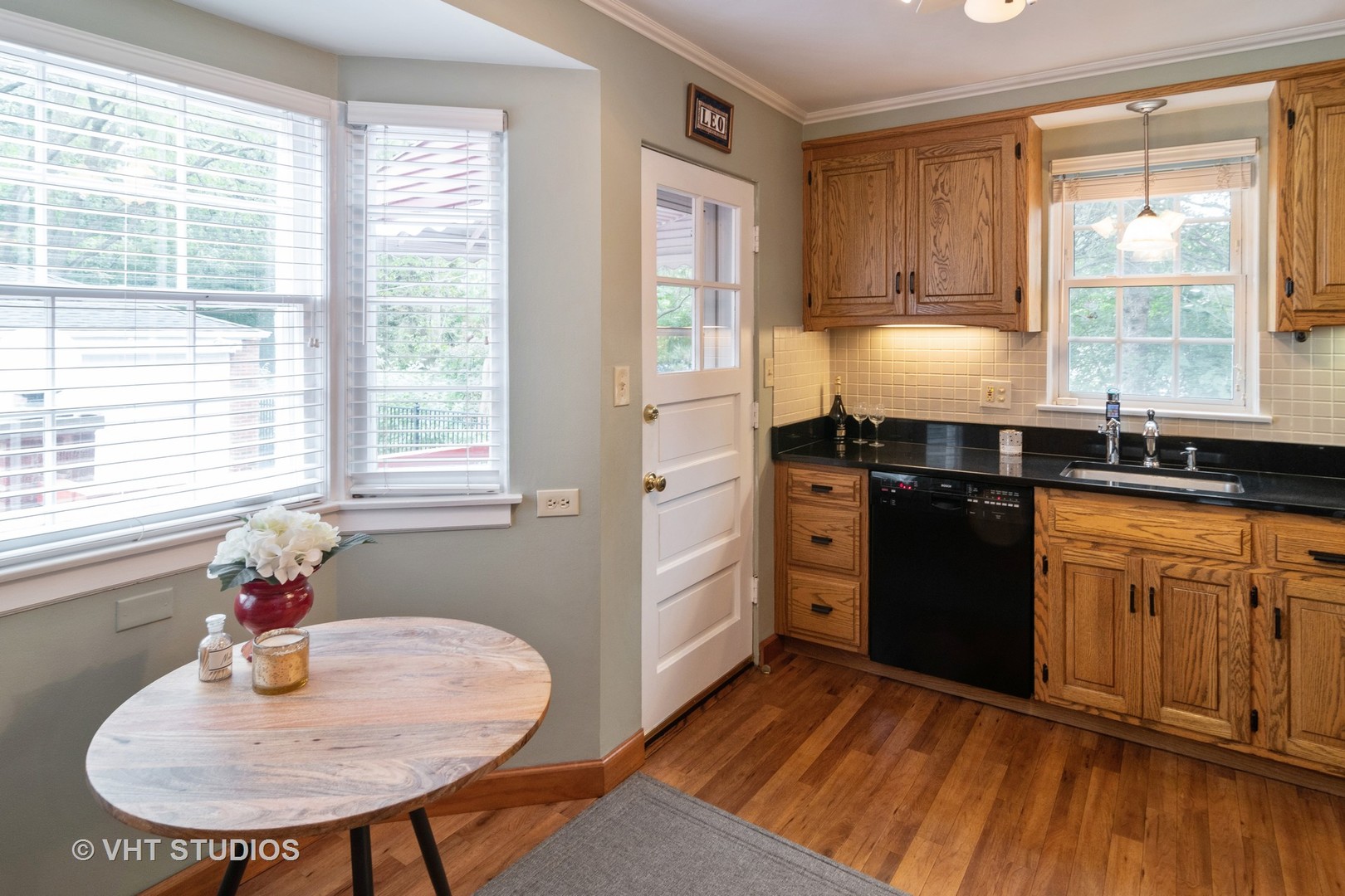 591 East Parkway Road Riverside, IL 60546 - Photo 5 of 22