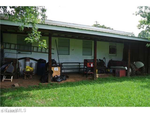 4582 Seward Road Pfafftown, NC 27040 - Photo 9 of 12 Workshop.