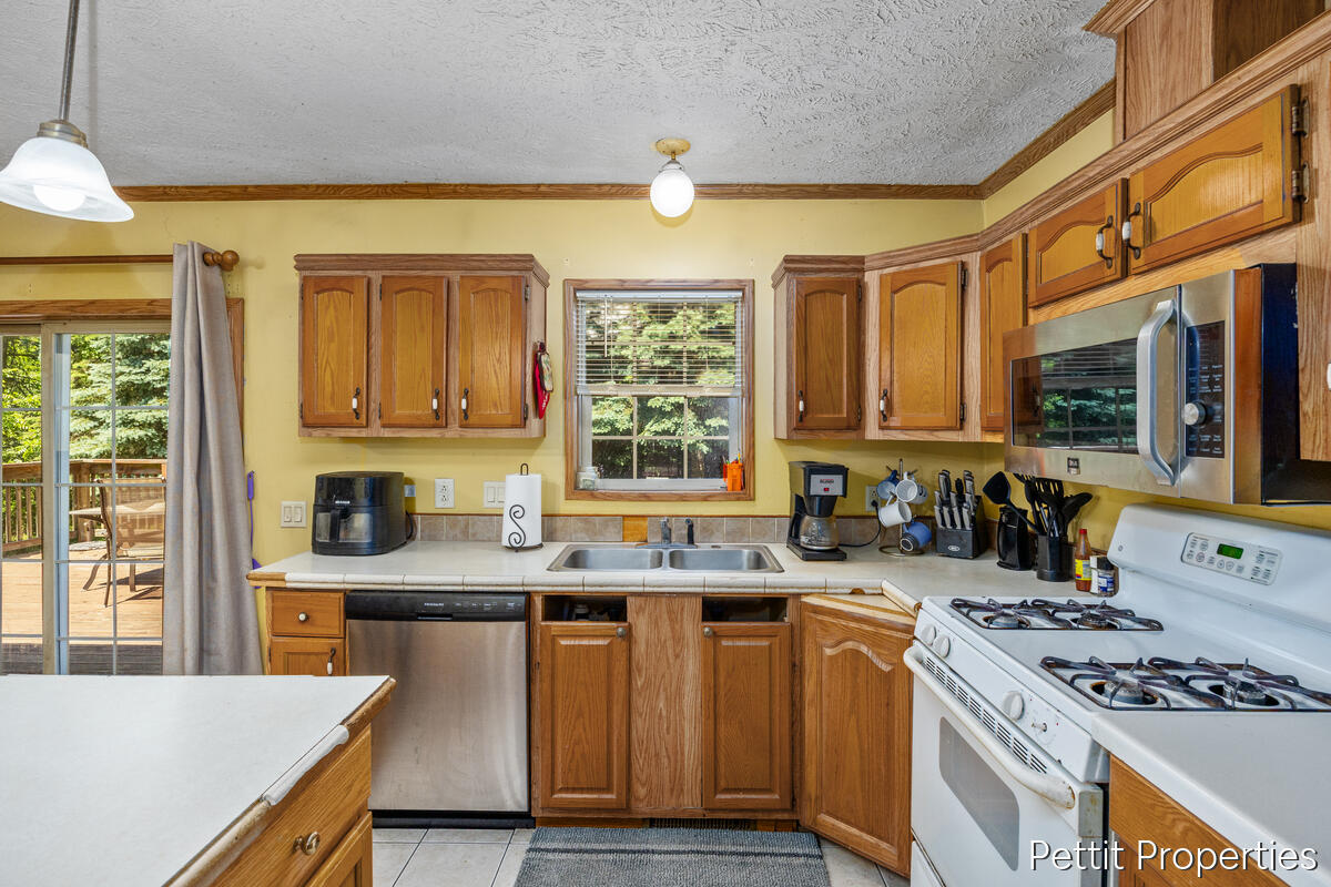 2481 Bauer Road Jenison, MI 49428 - Photo 7 of 30