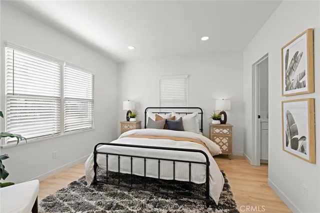 a view of a house with backyard and tree