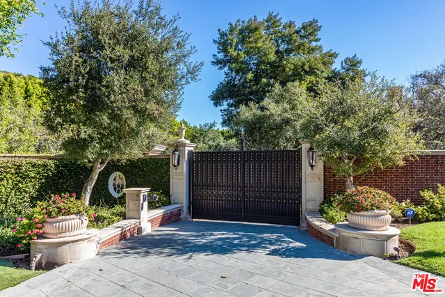 a view of a chair and table in backyard