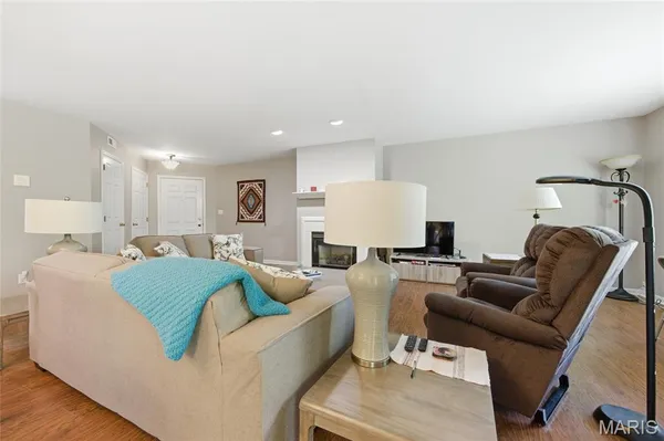 $212,000 | 4501 Eli Drive, Unit G, St. Louis, MO 63128