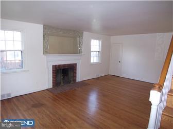 2001 East County Line Road Ardmore, PA 19003 - Photo 2 of 5 Living Room