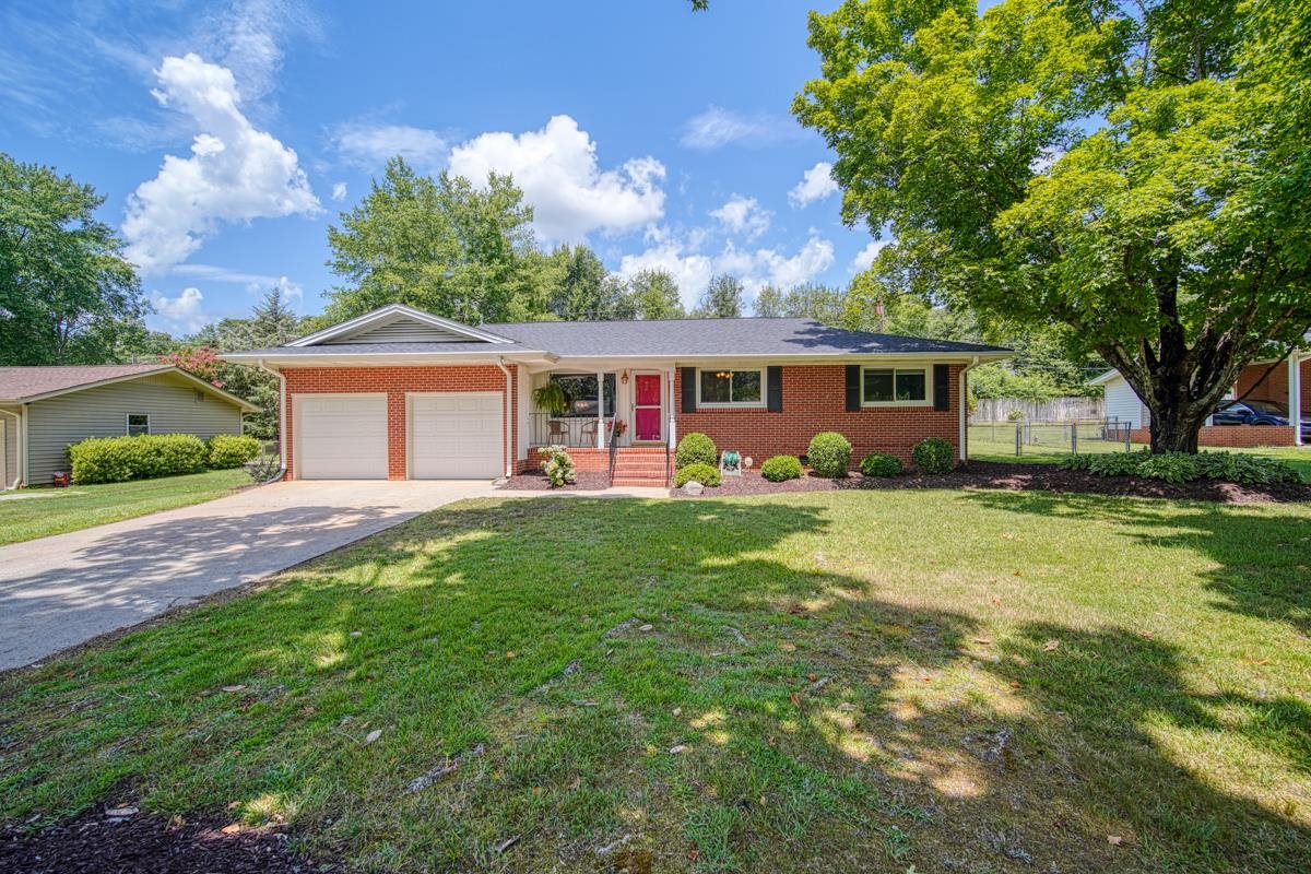 8 Camelback Road Greenville, SC 29617 - Photo 4 of 33