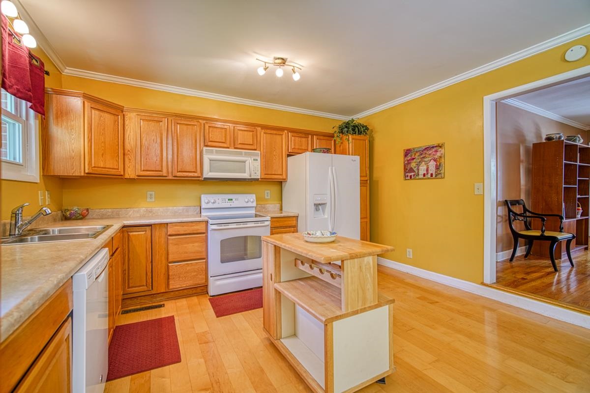 8 Camelback Road Greenville, SC 29617 - Photo 10 of 33
