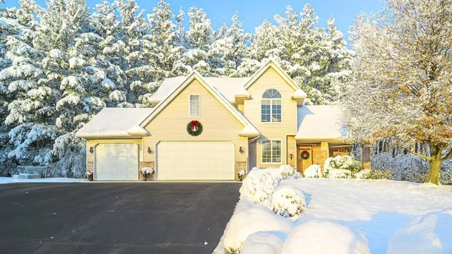 $475,000 | 328 Nordveien Drive, Boyceville, WI 54725