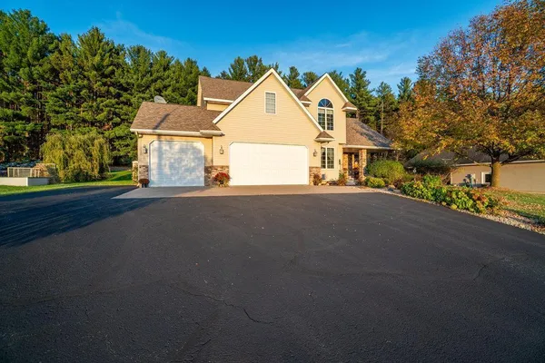 $475,000 | 328 Nordveien Drive, Boyceville, WI 54725