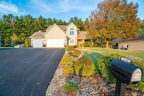 $475,000 | 328 Nordveien Drive, Boyceville, WI 54725