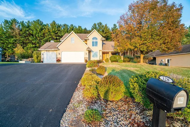 $475,000 | 328 Nordveien Drive, Boyceville, WI 54725