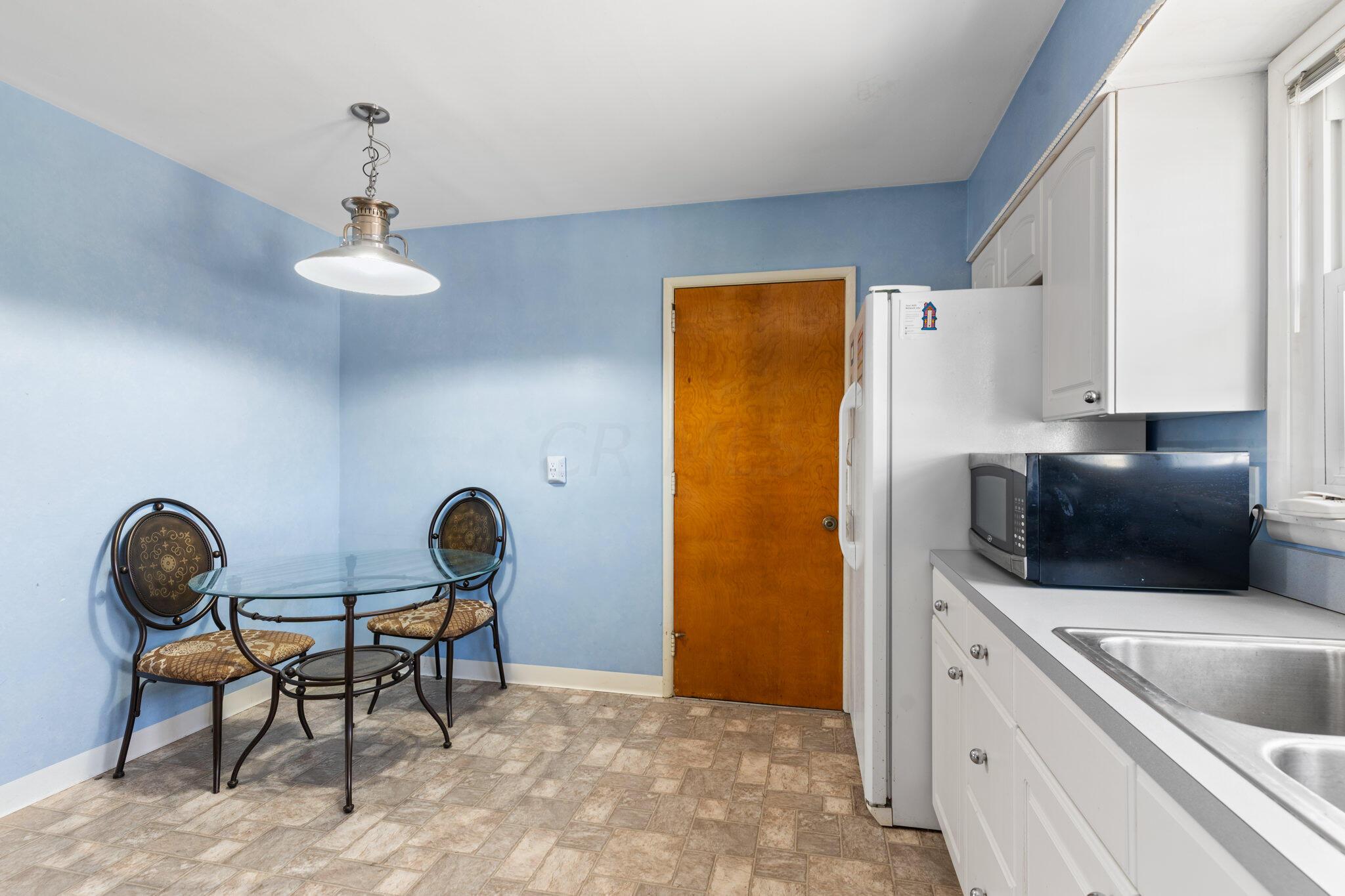 225 Darbyhurst Road Columbus, OH 43228 - Photo 12 of 31 Darbyhurst Zillow Sized-6