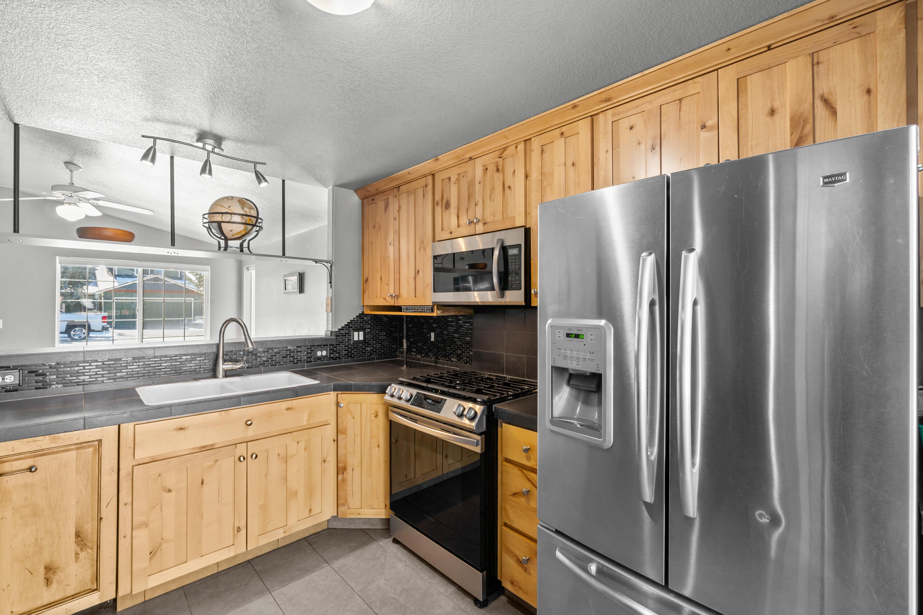 20764 Amber Way Bend, OR 97701 - Photo 9 of 34 8
