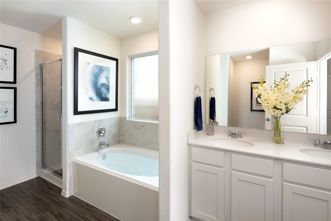192 Reed Henry Drive Copperas Cove, TX 76522 - Photo 14 of 18 a bathroom with a tub sink and mirror