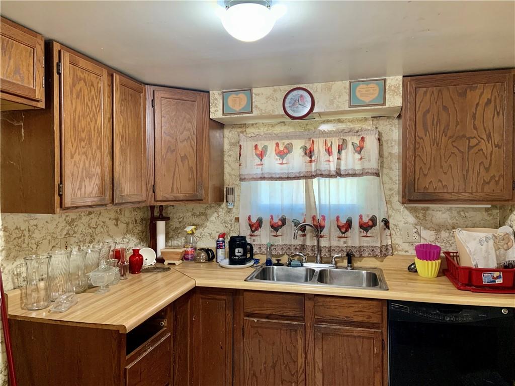 28 Bredin Avenue Butler, PA 16001 - Photo 4 of 10