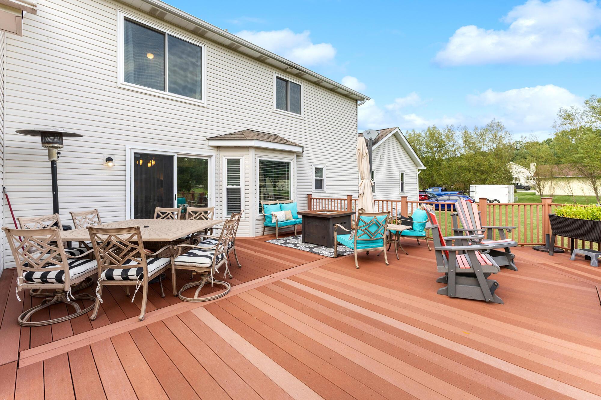 11468 Beacom Road Sunbury, OH 43074 - Photo 6 of 78 Composite Back Deck