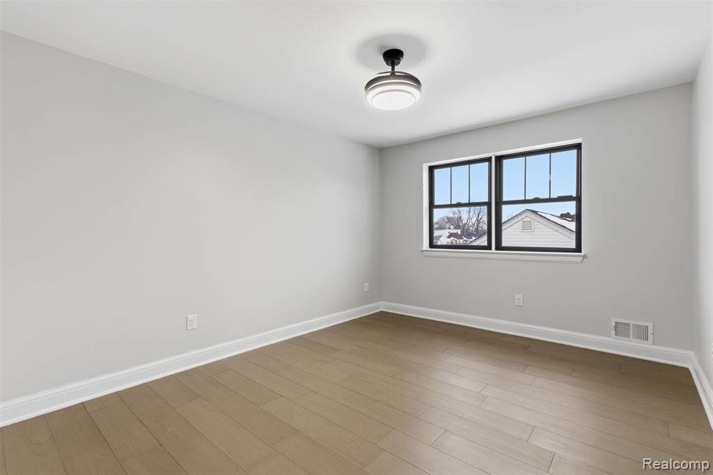 23708 Lexington Avenue Eastpointe, MI 48021 - Photo 25 of 33