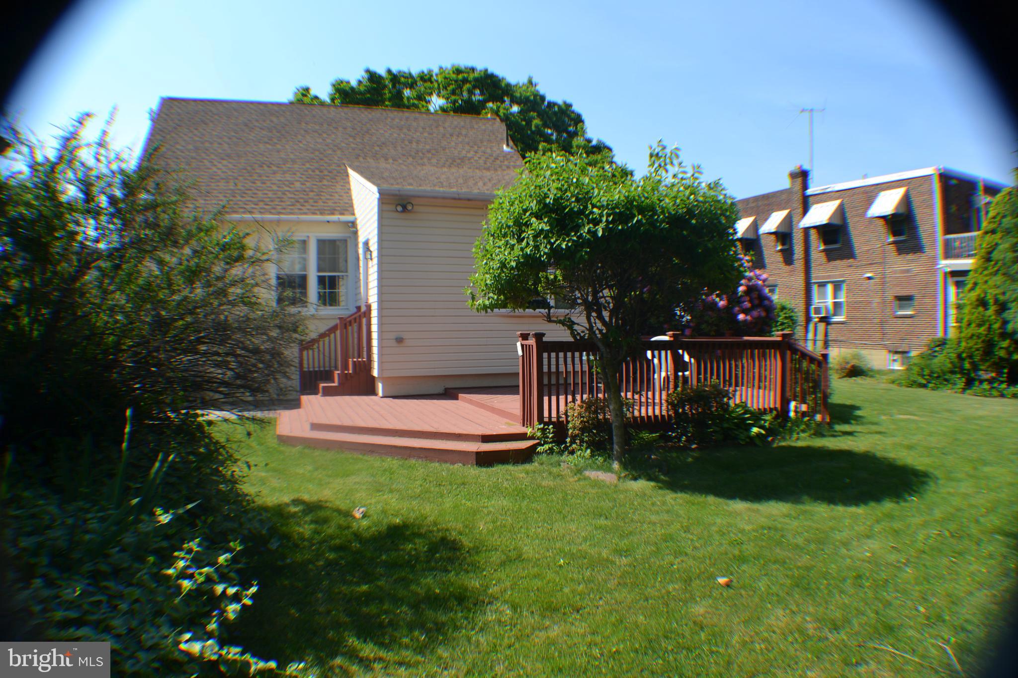 7505 Dungan Road Philadelphia, PA 19111 - Photo 5 of 15 Back yard