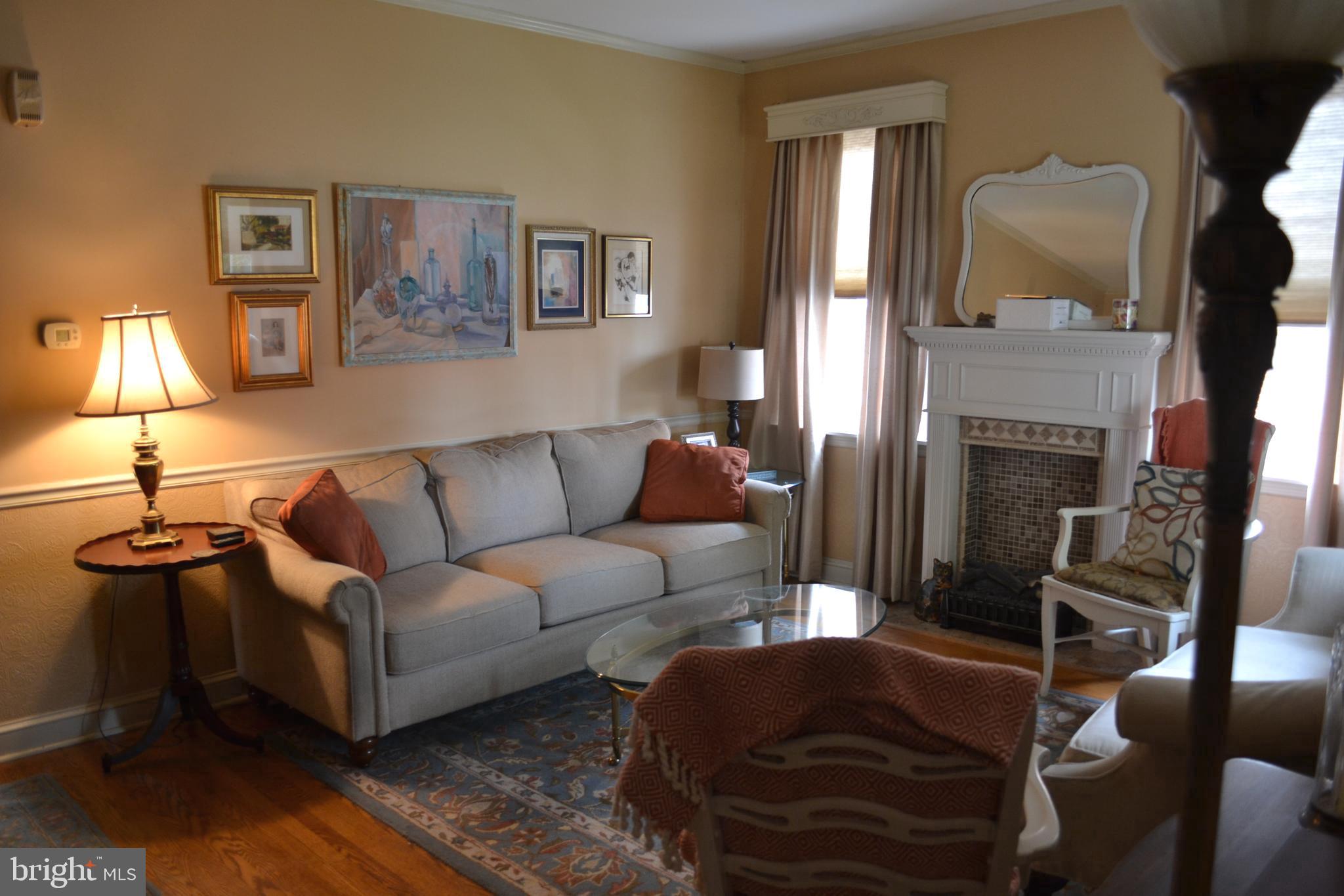 7505 Dungan Road Philadelphia, PA 19111 - Photo 10 of 15 Living Room