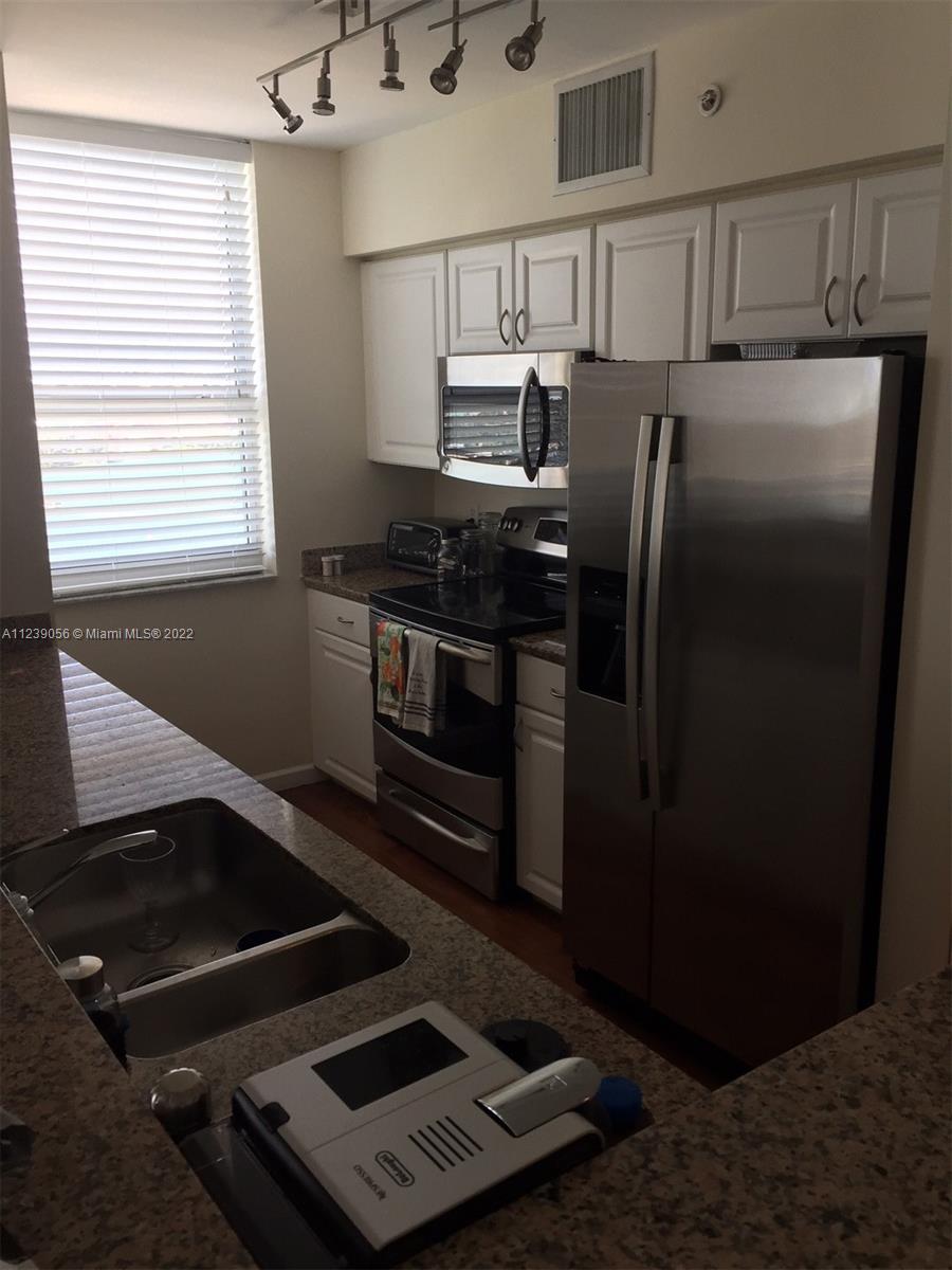90 Alton Road, Unit 2202 Miami Beach, FL 33139 - Photo 7 of 26 Gallery Image 7