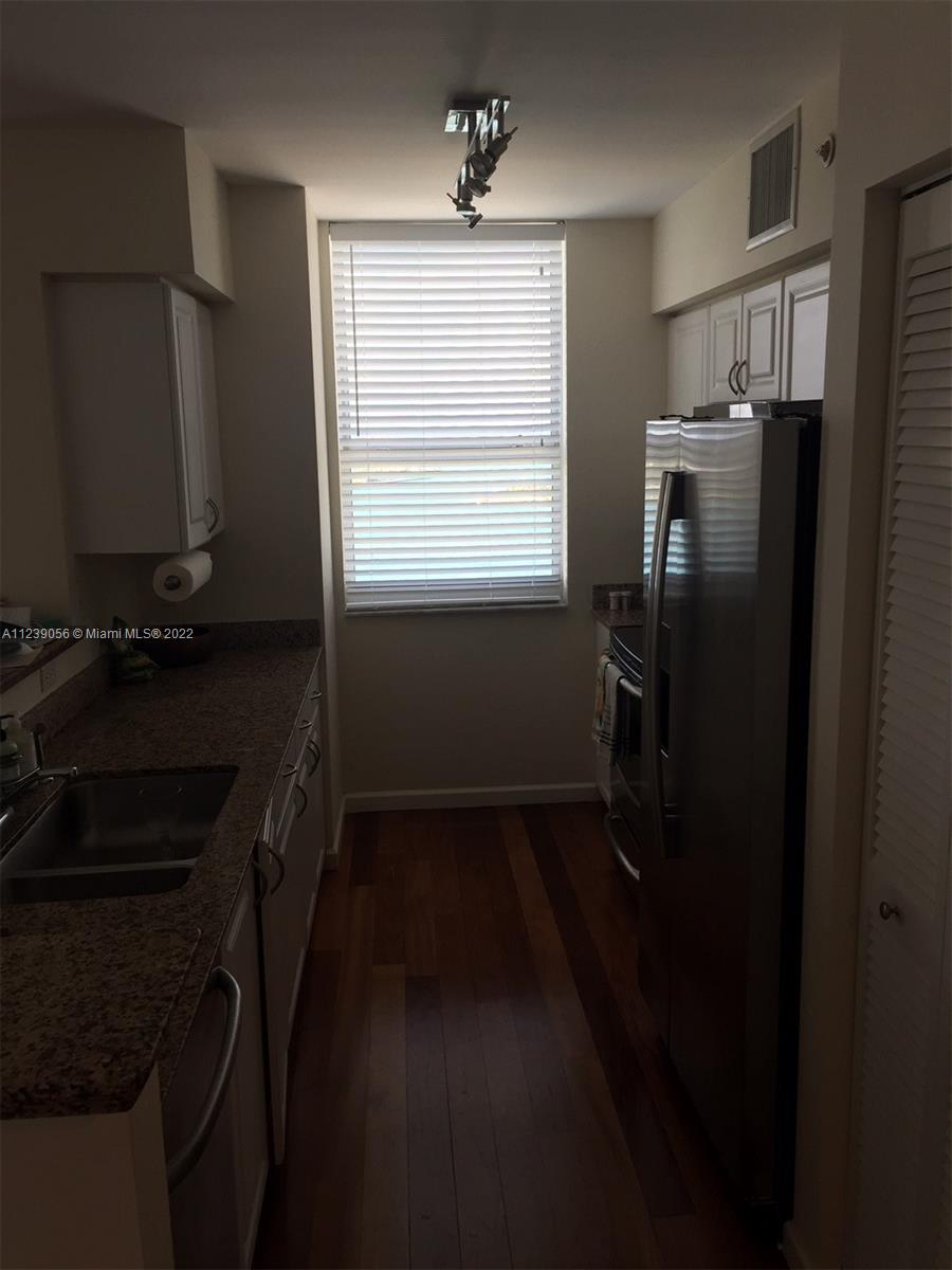 90 Alton Road, Unit 2202 Miami Beach, FL 33139 - Photo 8 of 26 Gallery Image 8