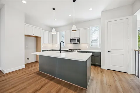 $379,900 | 520 Janisch Road, Houston, TX 77018