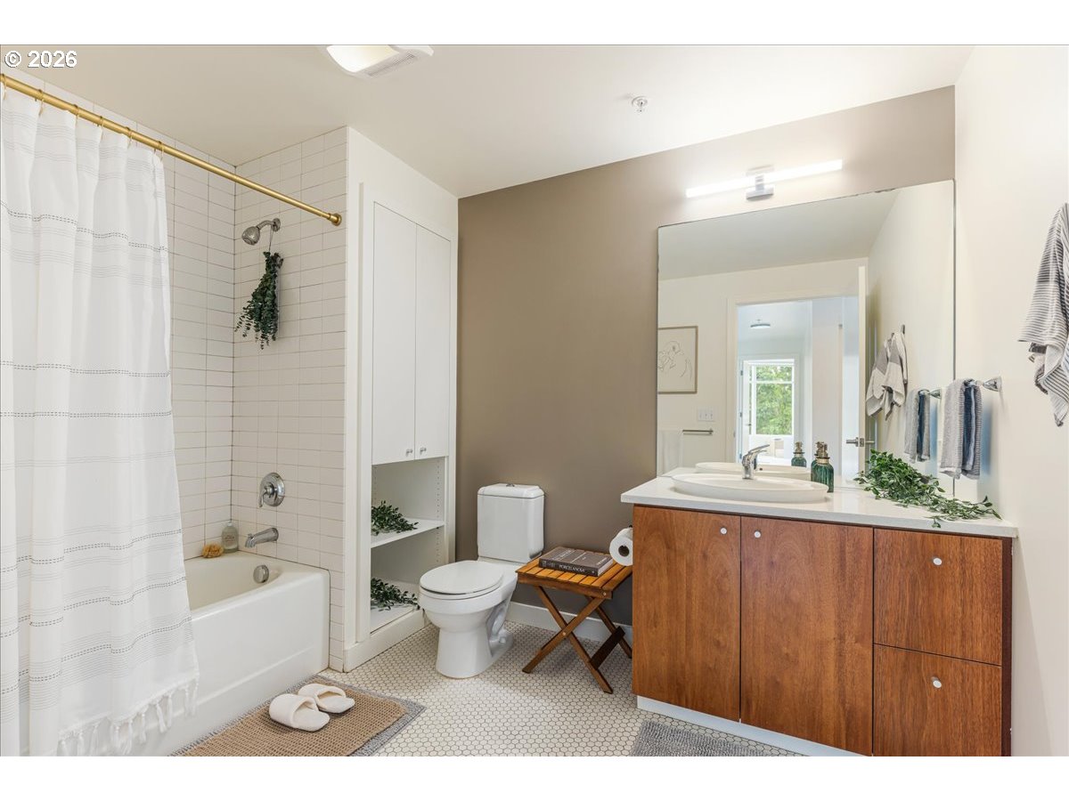 1926 West Burnside Street, Unit 301 Portland, OR 97209 - Photo 18 of 38