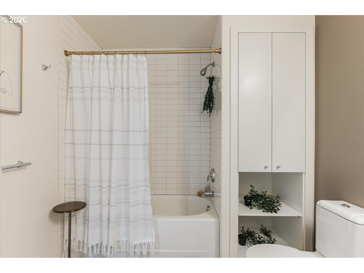 1926 West Burnside Street, Unit 301 Portland, OR 97209 - Photo 21 of 38