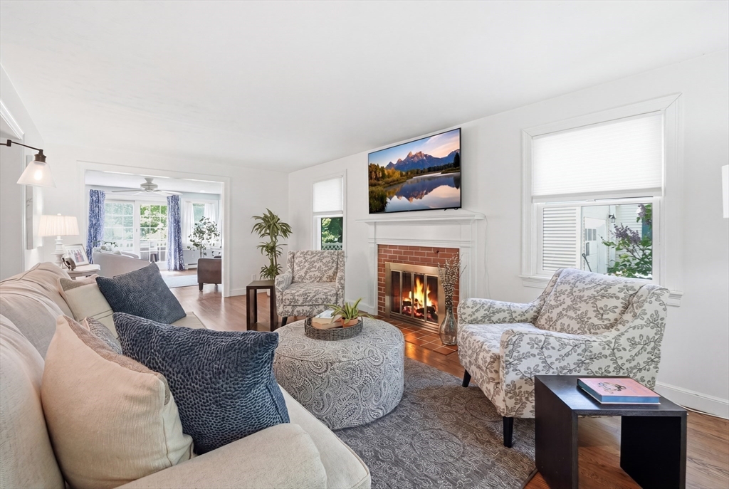28 Saxon Road Worcester, MA 01602 - Photo 3 of 42 Gallery Image 3