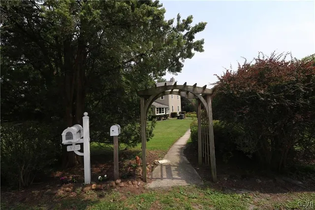 $649,900 | 3305 Municipal Drive, Whitehall, PA 18052