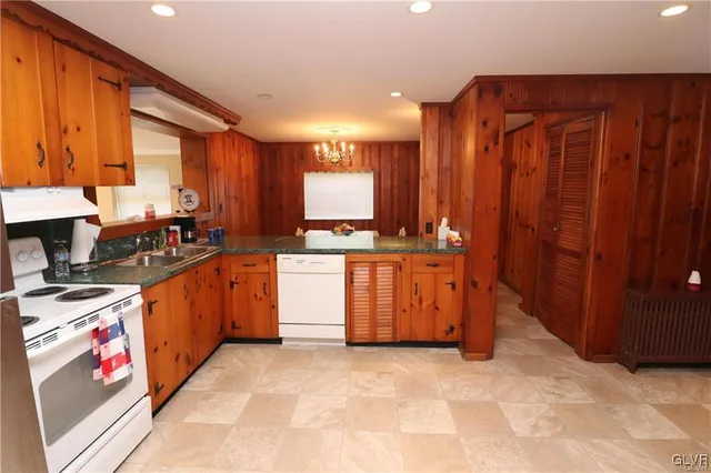 $649,900 | 3305 Municipal Drive, Whitehall, PA 18052