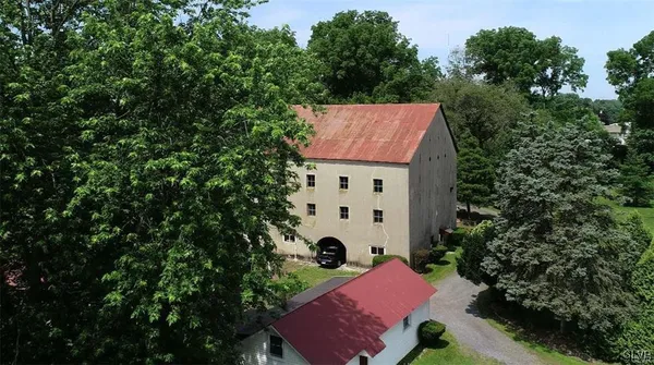 $679,000 | 3305 Municipal Drive, Whitehall, PA 18052