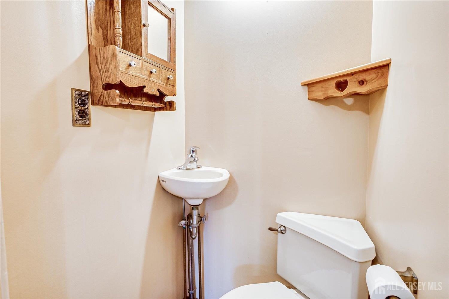 61 Stouts Lane Monmouth Junction, NJ 08852 - Photo 19 of 42 a bathroom with a toilet sink and mirror