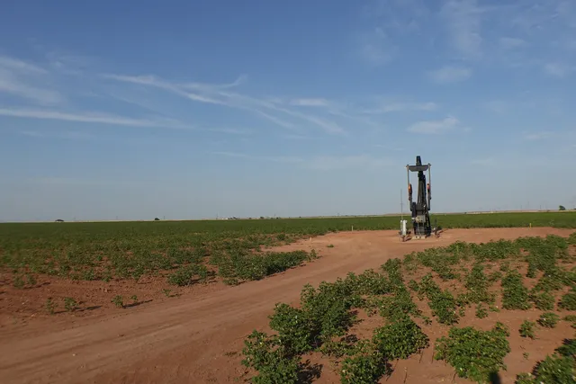 a ocean view with beach