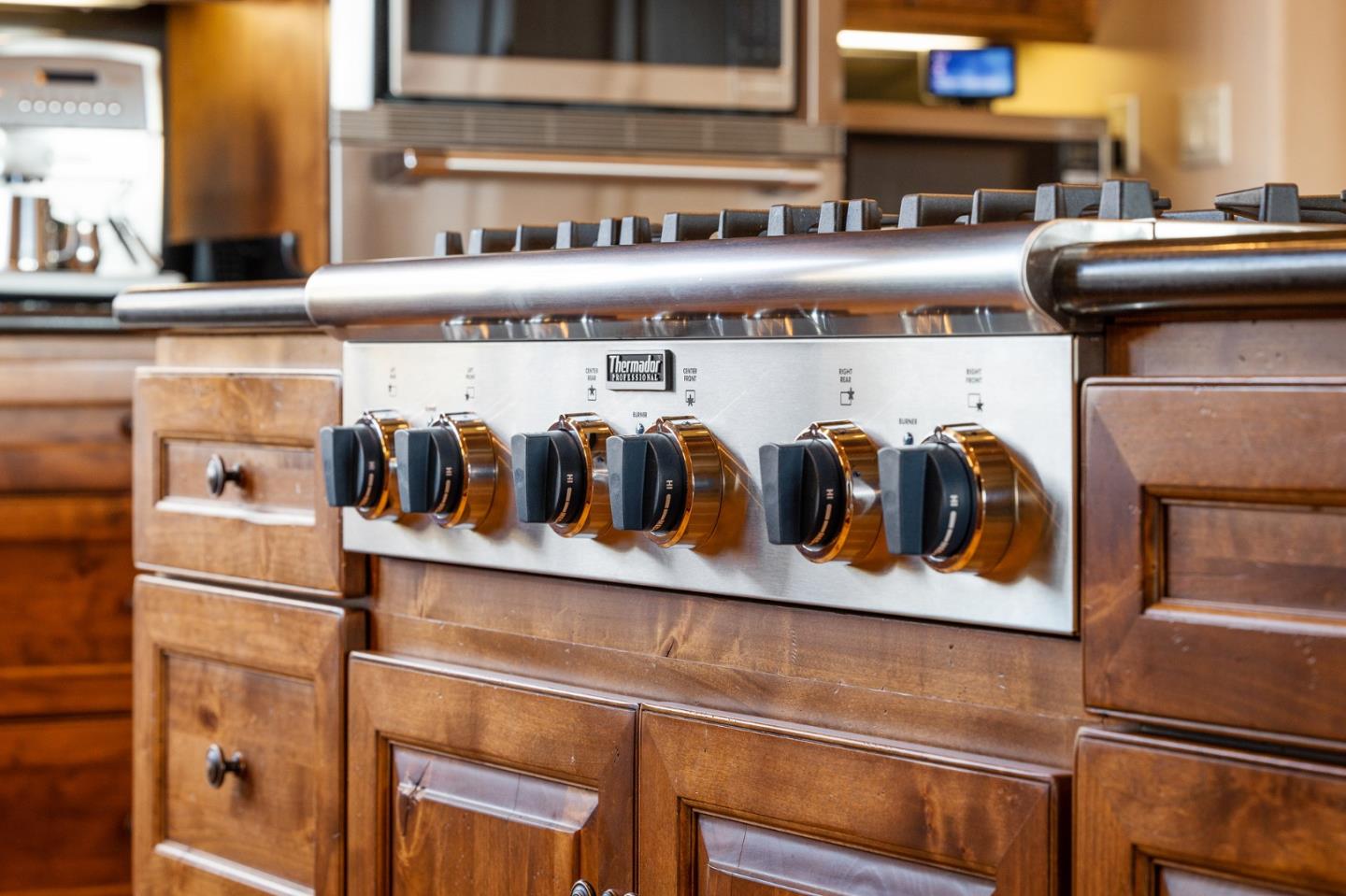 11550 Spur Road Monterey, CA 93940 - Photo 22 of 66 a close view of a kitchen counter top space