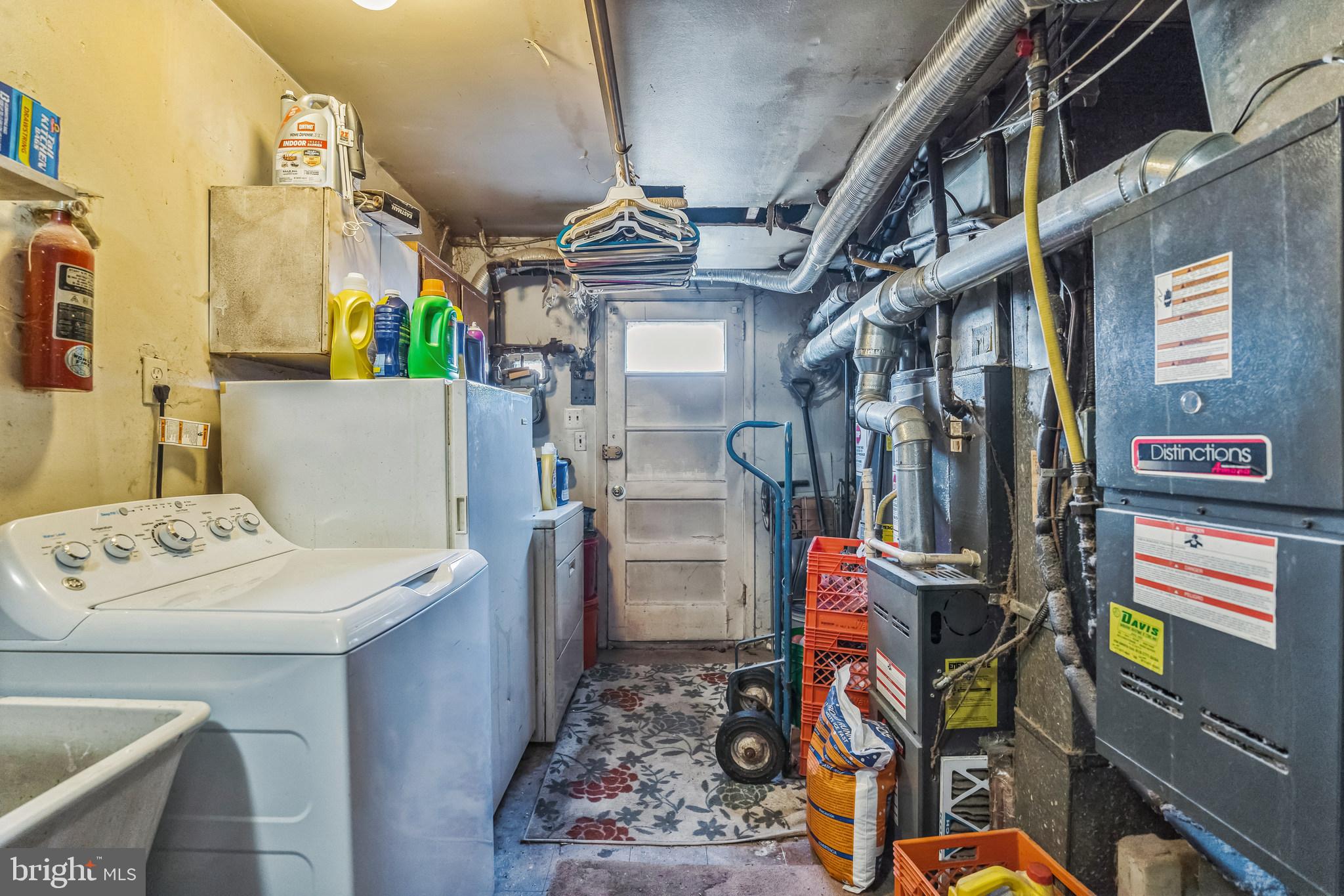 1719 Griffith Street Philadelphia, PA 19111 - Photo 29 of 31 a utility room with dryer and washer