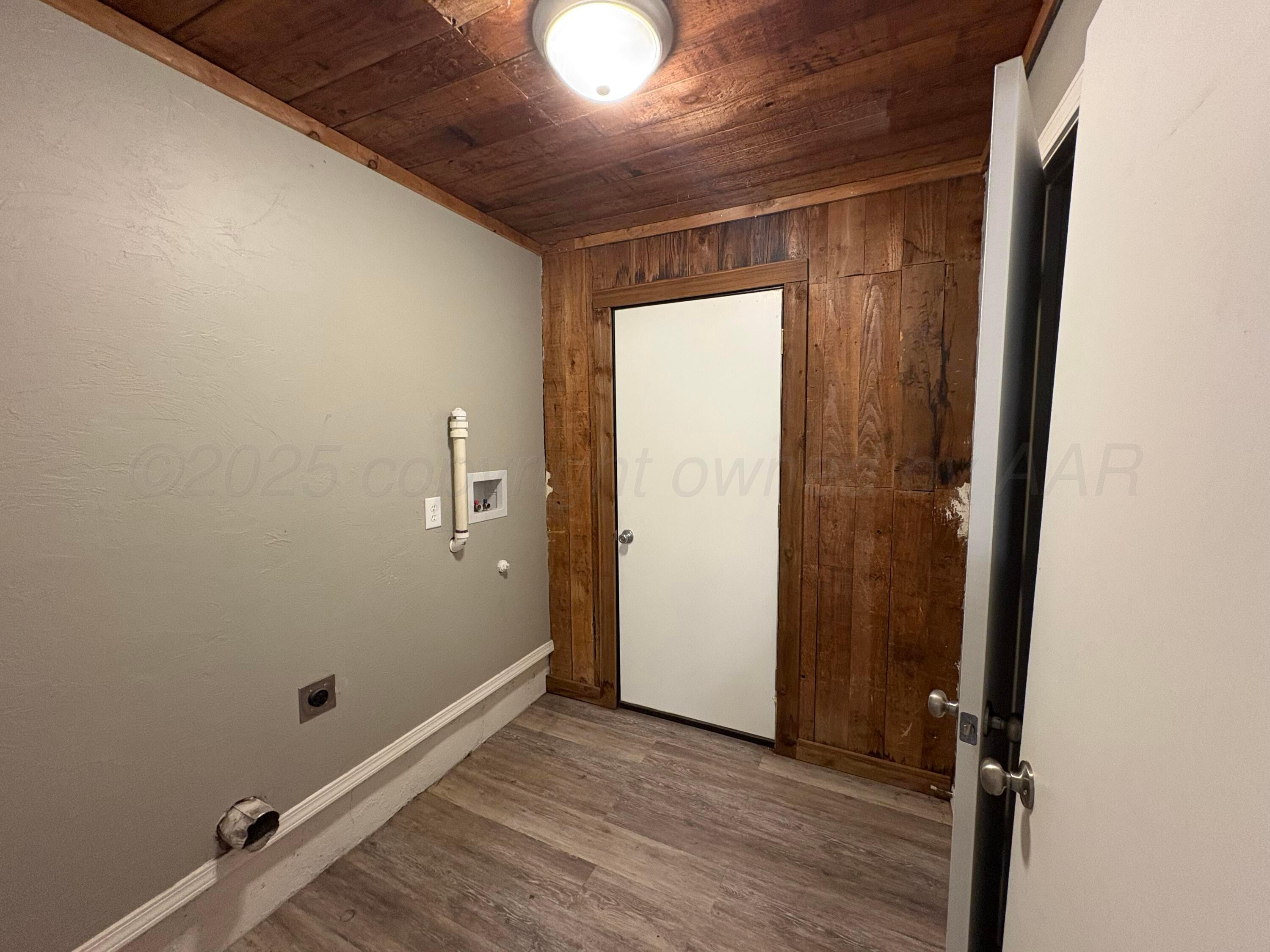 4514 South Bonham Street Amarillo, TX 79110 - Photo 5 of 10 a view of room with wooden floor