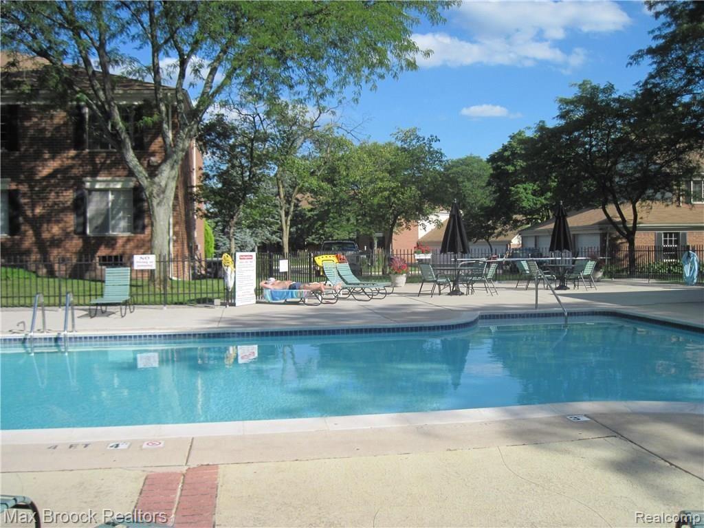 29606 Middlebelt Road, Unit 1802 Farmington Hills, MI 48334 - Photo 4 of 7