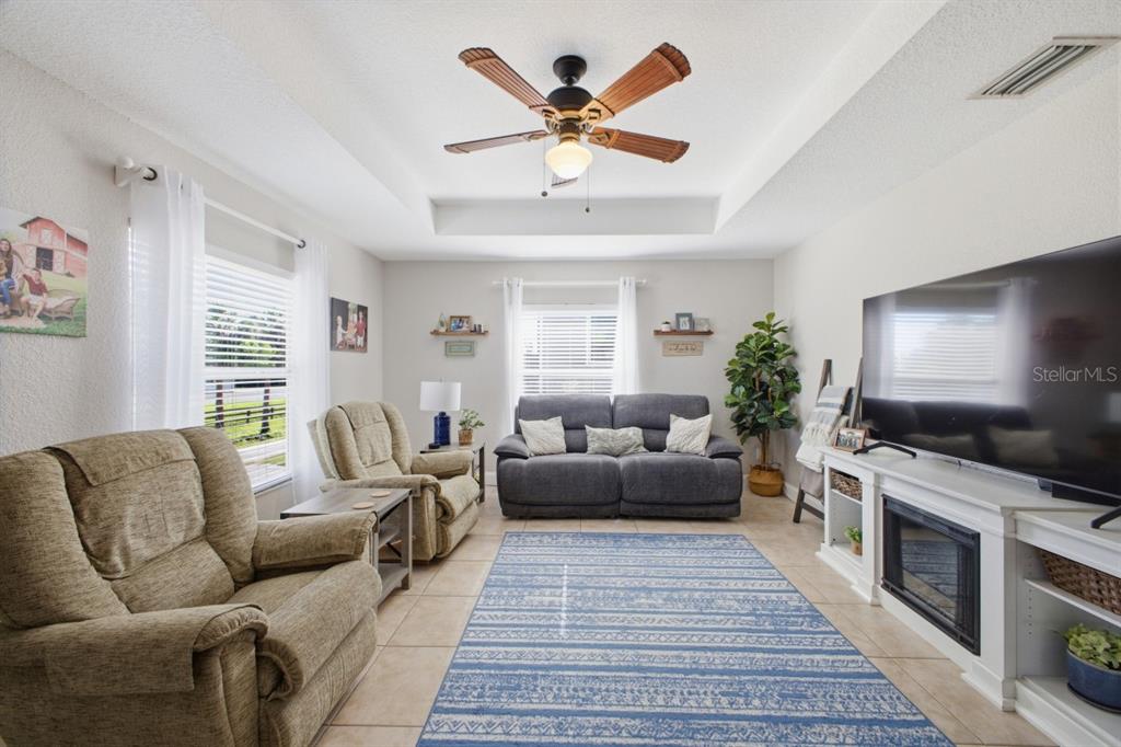 2441 17th Street West Palmetto, FL 34221 - Photo 2 of 12