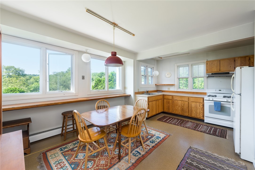 22 Main Street Little Compton, RI 02837 - Photo 12 of 30 2nd floor apartment