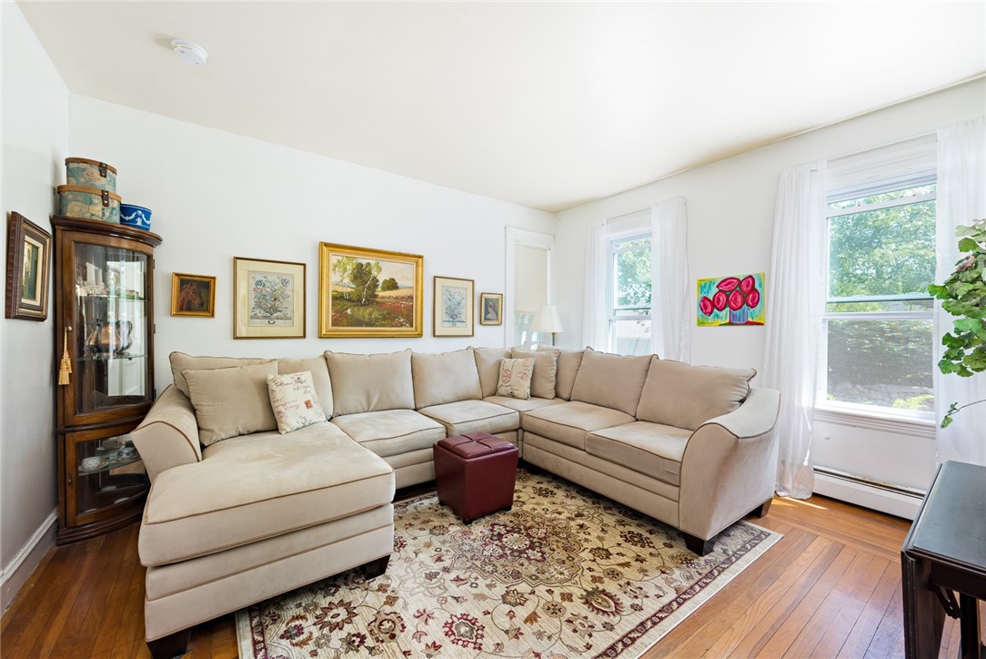 22 Main Street Little Compton, RI 02837 - Photo 5 of 30 1st floor apartment