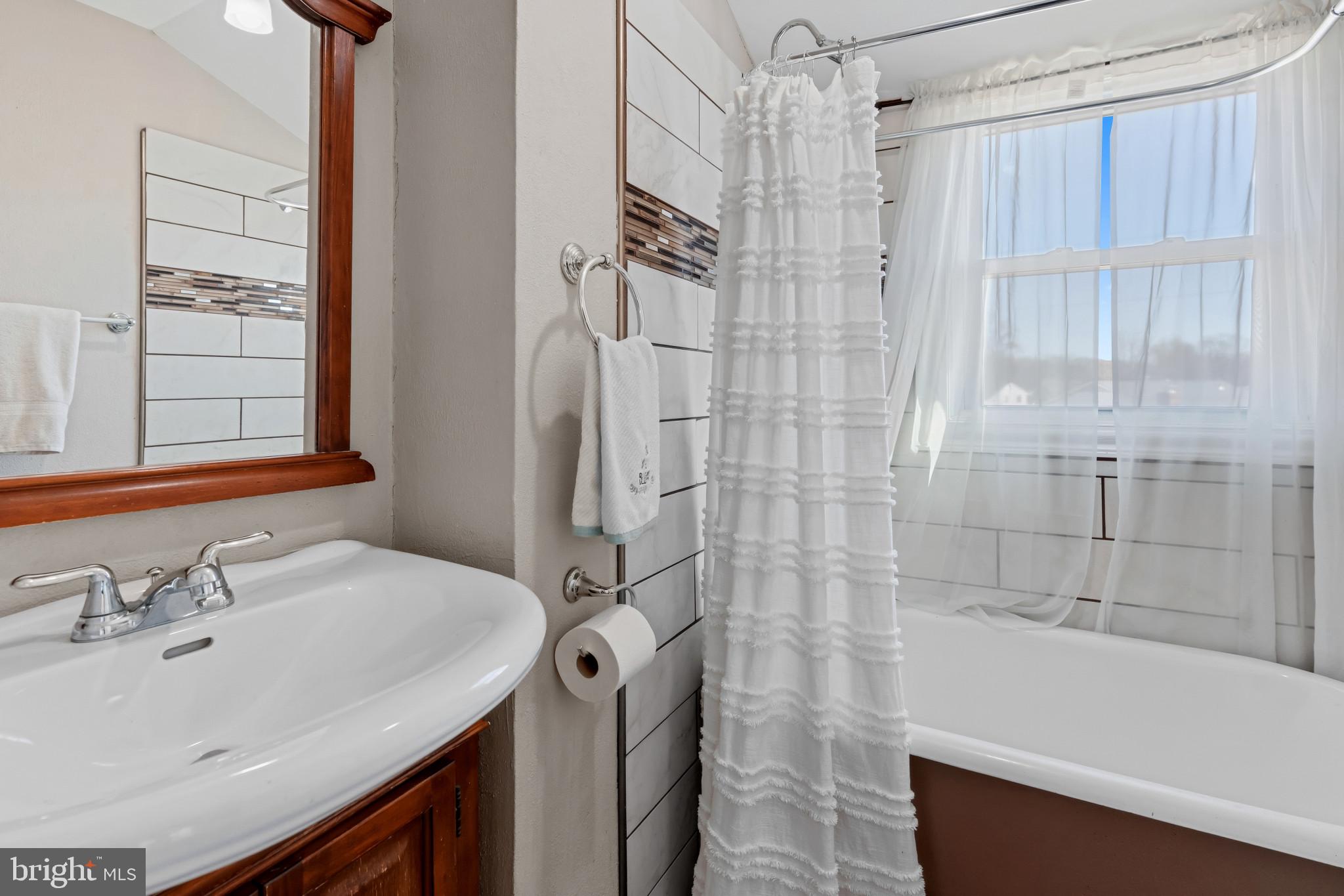 2409 Woodridge Road Baltimore, MD 21219 - Photo 22 of 34