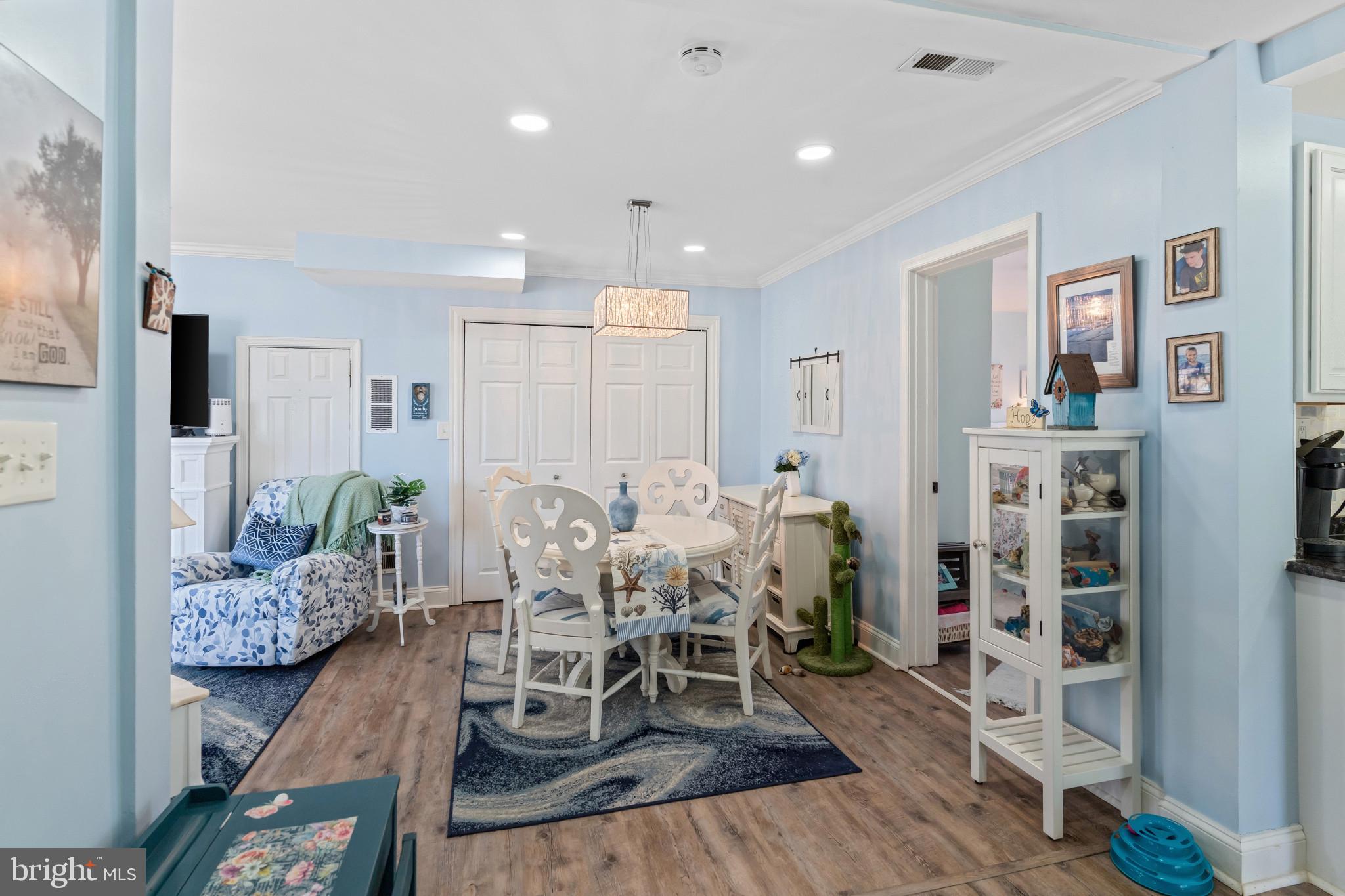 2409 Woodridge Road Baltimore, MD 21219 - Photo 3 of 34