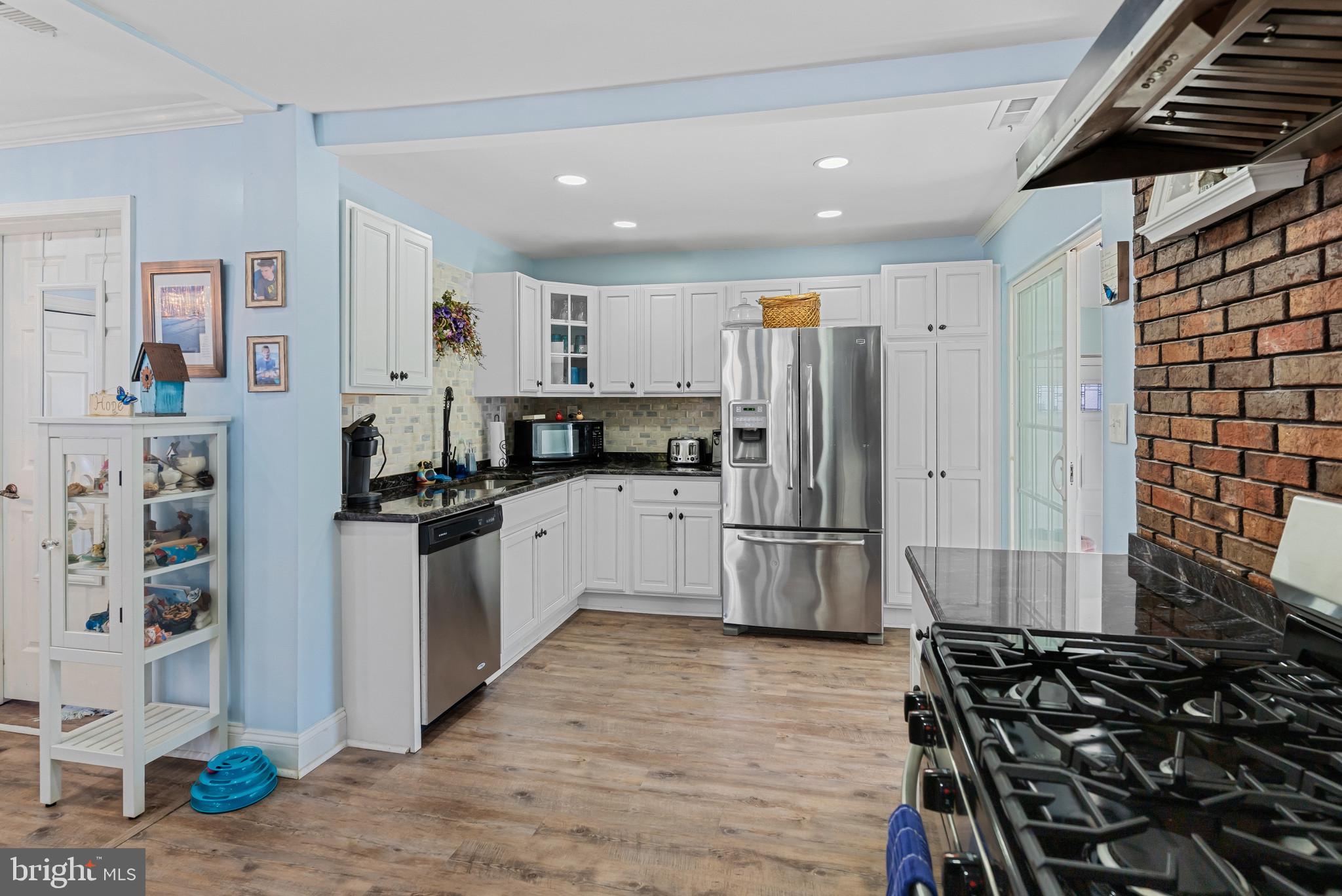 2409 Woodridge Road Baltimore, MD 21219 - Photo 8 of 34