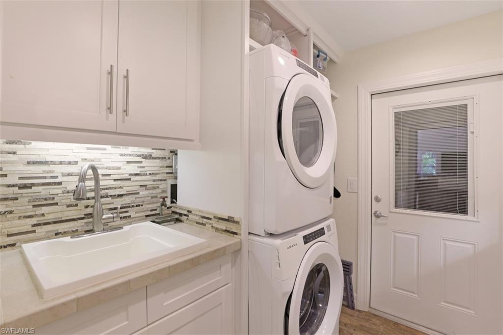 471 Ibis Way Naples, FL 34110 - Photo 26 of 32 a utility room with dryer and washer