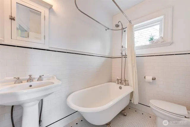 $1,225,000 | 1523 35th Avenue, Seattle, WA 98122