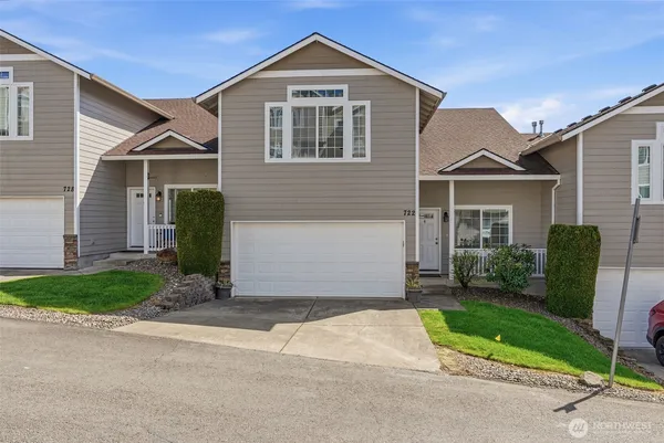 $469,999 | 722 Northwest Meadow Ridge Lane, Camas, WA 98607